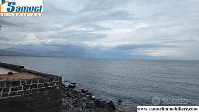 T.Archirafi, casa sul mare con giardino (CT)