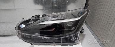 Faro lato guida Toyota Yaris cross