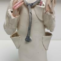 Statuetta medico in porcellana/ceramica