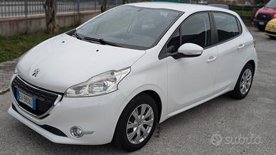 Peugeot 208 1.4 HDi 68 CV 5 porte Allure