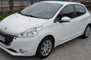 Peugeot 208 1.4 HDi 68 CV 5 porte Allure
