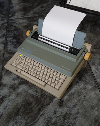Macchina da scrivere Olivetti elettronica