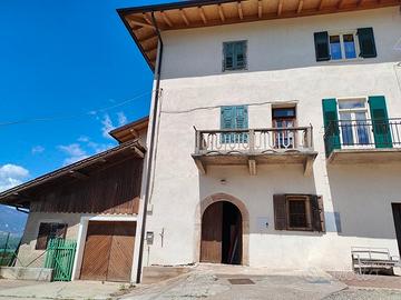 Porzione di casa con ampio terreno Agricolo