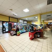 Attività commerciale + locale