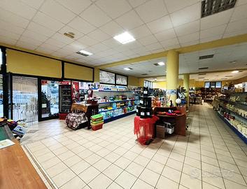 Attività commerciale + locale