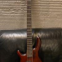 basso elettrico mancino