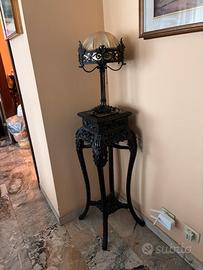 Mobile orientale e lampada liberty