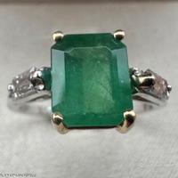 Anello in platino oro diamanti e smeraldo brasile