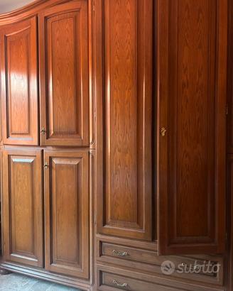Armadio vintage in legno