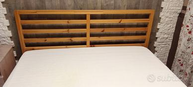 Letto con materasso.