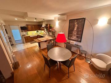 Tavolo , sedie, console in legno