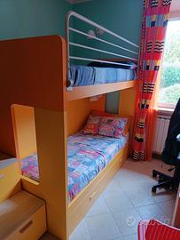 Letto a castello, arancio e ocra
