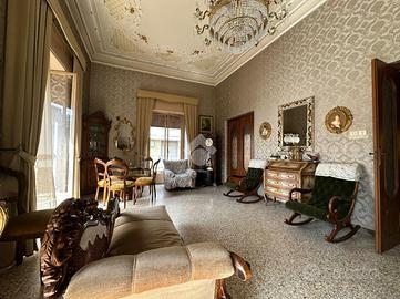 MULTILOCALE A CATANIA