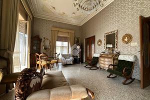 MULTILOCALE A CATANIA