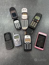Lotto 7 telefoni cellulari vecchi per ricambi