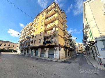 4 LOCALI A MOLFETTA