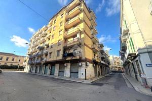 4 LOCALI A MOLFETTA