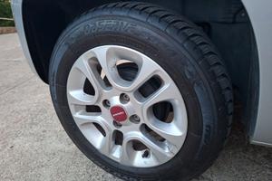 Cerchi in lega e Gomme 175/65/14 86T Fiat Panda 3