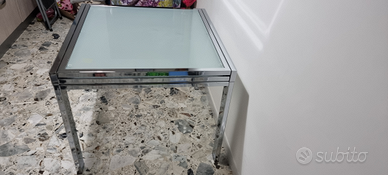 Tavolo cromato con vetro allungabile