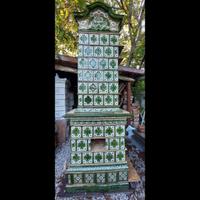 Stufa in maiolica antica