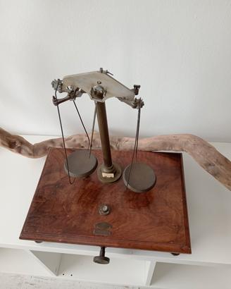 bilancia antiquariato 