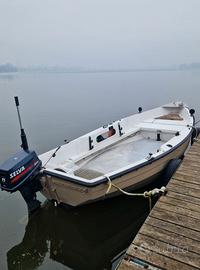 Barca  autosvuotante  in vetroresina