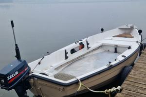 Barca  autosvuotante  in vetroresina