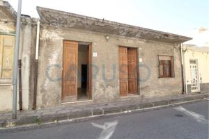soluzione indipendente Piano terra doppio ingresso