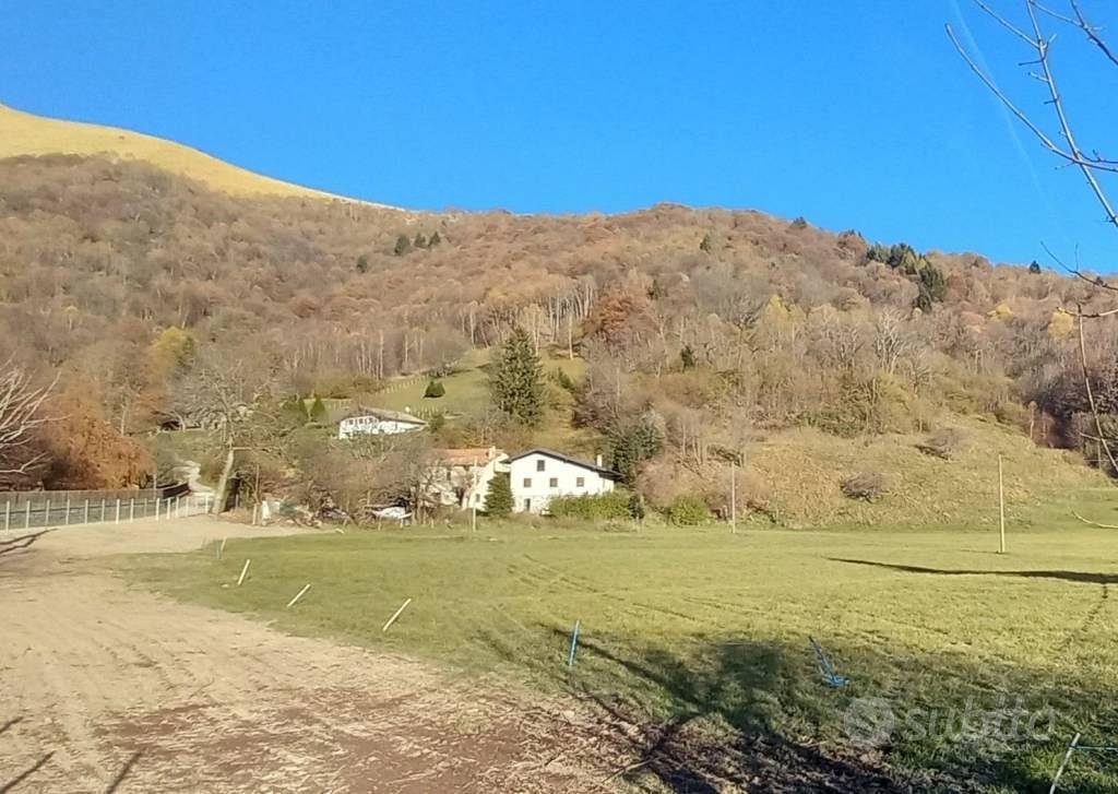 Rustico / Casale di 219 m² con più di 5 locali e b - Altro