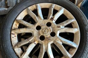 4 gomme seminuove