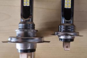 4 lampadine led per auto e moto H7 H4 