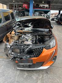 Peugeot 2008 del 2020 disponibile per ricambi