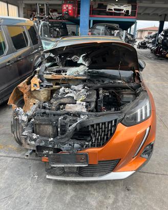Peugeot 2008 del 2020 disponibile per ricambi