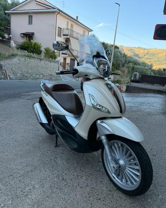 Beverly 300 i.e.