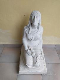 Statua Inginocchiata Gettafiori Marmo Carrara