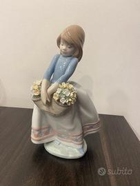 Lladrò Statuetta Bambina con cestino di fiori