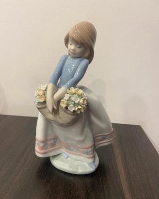 Lladrò Statuetta Bambina con cestino di fiori