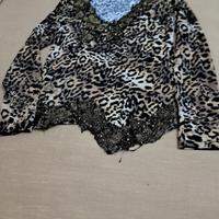 Maglietta animalier con pizzo.