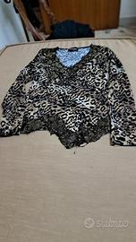 Maglietta animalier con pizzo.