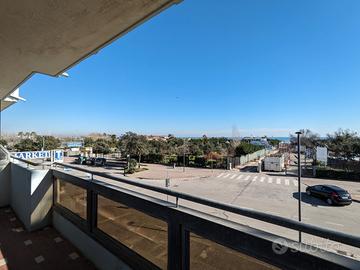 Fronte mare 2 camere e box auto