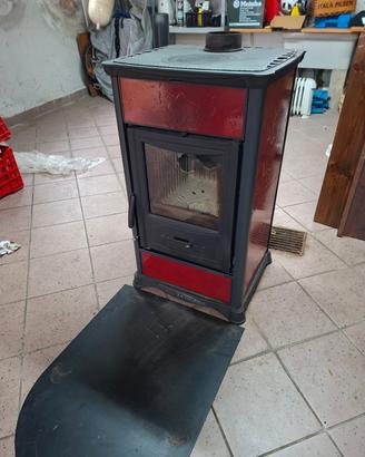 Stufa a legna Dal Zotto,  con piastra e kit fumij