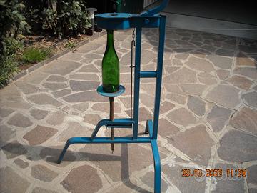 ATTREZZO  PER  IMBOTTIGLIARE