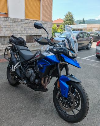 Triumph 850 sport.