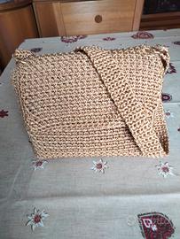 borsa fatta all' uncinetto foderata 