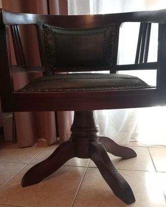 Sedia poltrona d'epoca a pozzetto girevole
