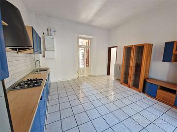 Luminoso appartamento a 2 minuti dal lago