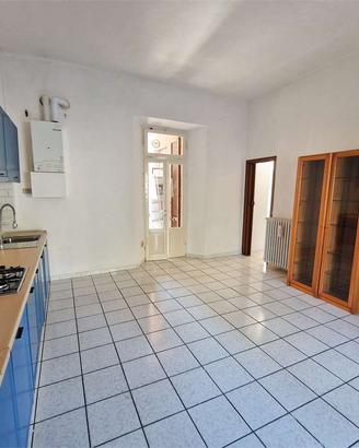 Luminoso appartamento a 2 minuti dal lago