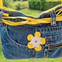 Borsa di jeans ragazza con dettagli gialli