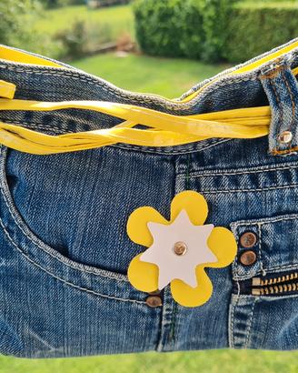 Borsa di jeans ragazza con dettagli gialli