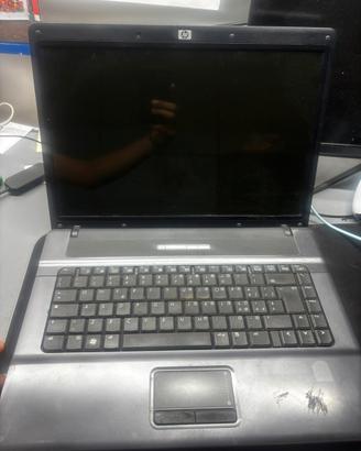 Notebook PC HP 550 con alimentatore incluso